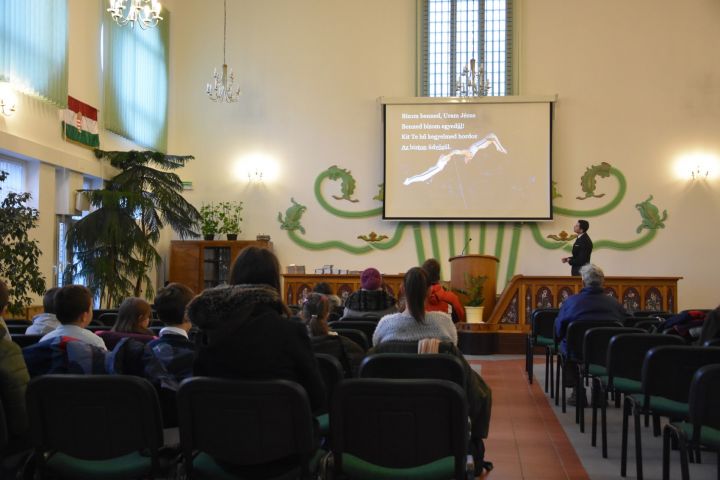 Újra nyilvánosak a reggeli áhítatok