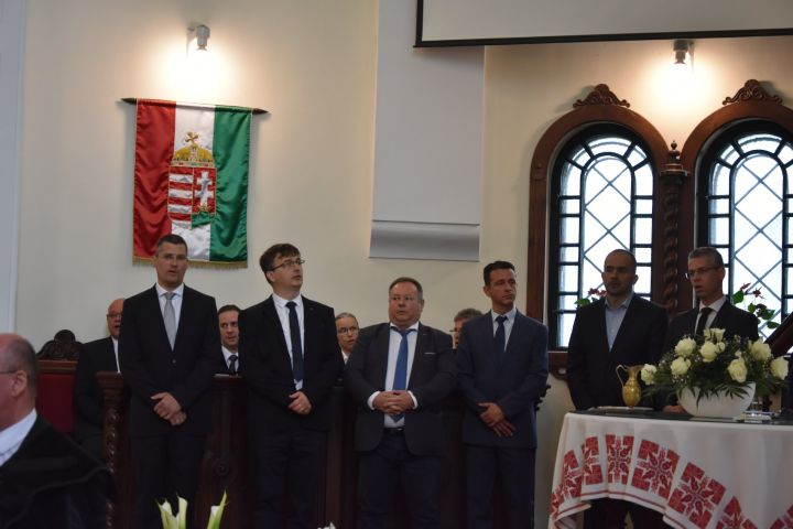 Férfi énekeseket keresünk!