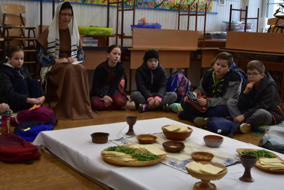 Húsvéti előkészítő hittanosoknak Húsvéti előkészítő hittanosoknak