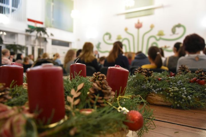 Adventi koszorúkészítés