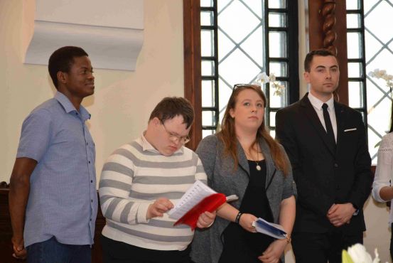 Ifisek bemutatkozása az istentiszteleten Ifisek bemutatkozása az istentiszteleten