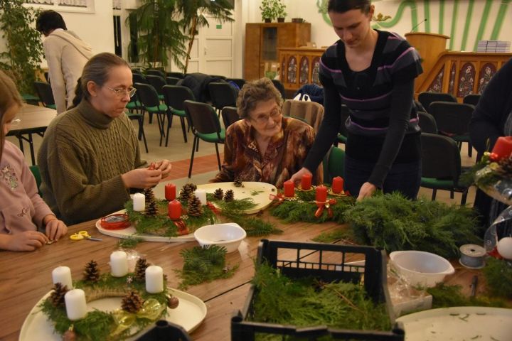 Készítsétek az Úr útját… - Adventi koszorúkészítés