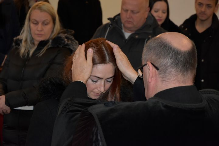 Felnőtt konfirmációs fogadalomtétel és keresztelés Felnőtt konfirmációs fogadalomtétel és keresztelés