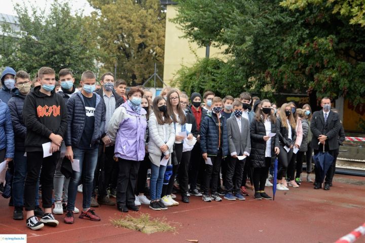 Alapkőletétel: a Jókai új épületszárnya