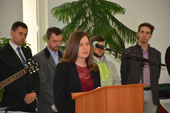 Fiatalok az idősek otthonában