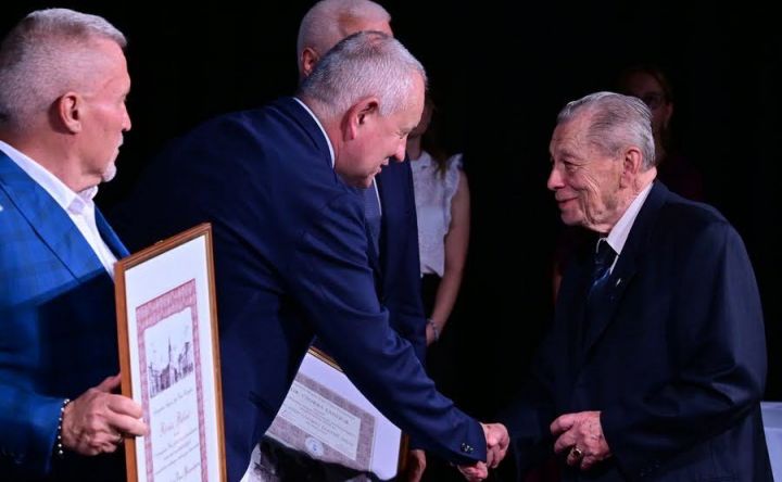 Életműdíjat kapott Dr. Csorba Sándor gyülekezetünk tagja Életműdíjat kapott Dr. Csorba Sándor gyülekezetünk tagja