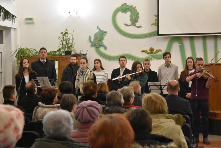 Az ifjúsági csoportok karácsonyi szolgálata