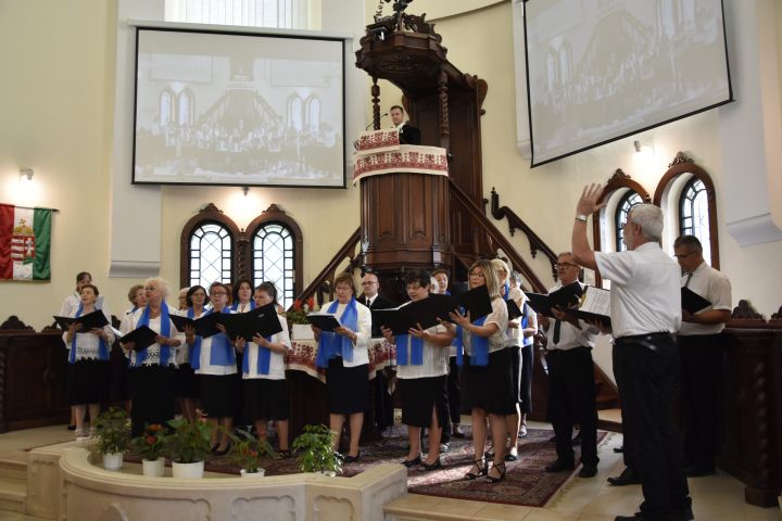 Új karvezetővel zárta évadát kórusunk