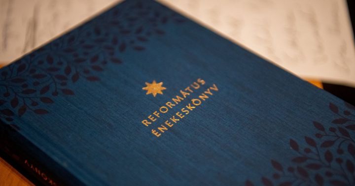 Újra kapható az új református énekeskönyv a Lelkészi Hivatalban!