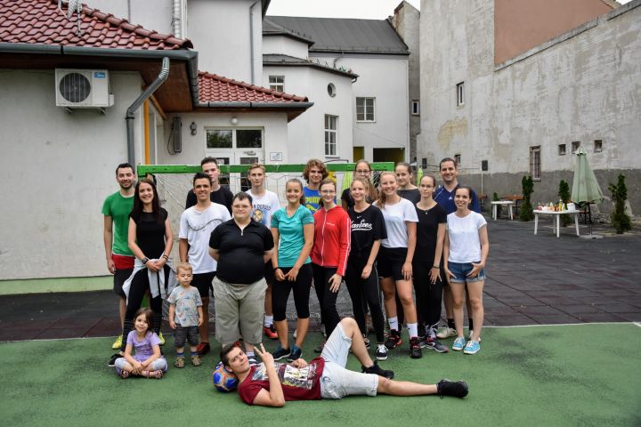 Ifjúsági sportnap a templom mellett