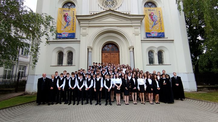 Konfirmáció Isten és a gyülekezet előtt